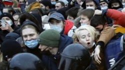Политолог и социолог разбирают мифы о протестующих в России Политолог и социолог разбирают мифы о протестующих в России