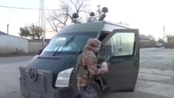 "Это целое тревел-шоу — вас забрать!" Отчаянные полицейские эвакуируют жителей Курахово и окрестностей с линии фронта "Это целое тревел-шоу — вас забрать!" Отчаянные полицейские эвакуируют жителей Курахово и окрестностей с линии фронта