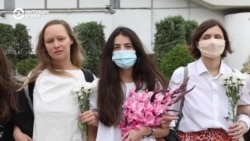 "Прекратите нас бить!" Женщины по всей Беларуси требуют, чтобы силовики остановили насилие "Прекратите нас бить!" Женщины по всей Беларуси требуют, чтобы силовики остановили насилие