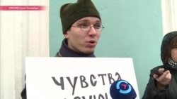 Священники АПЦ вышли с пикетом против статьи об "оскорблении чувств верующих" Священники АПЦ вышли с пикетом против статьи об "оскорблении чувств верующих"