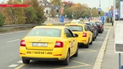 Таксисты Праги в знак протеста против Uber заблокировали дорогу в аэропорт Таксисты Праги в знак протеста против Uber заблокировали дорогу в аэропорт