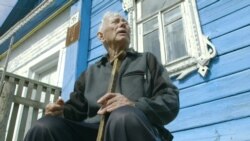 Неизвестная Россия: 93-летний ветеран 10 лет не дает канализации затопить свой дом Неизвестная Россия: 93-летний ветеран 10 лет не дает канализации затопить свой дом
