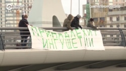 На мосту Кадырова в Петербурге вывесили баннер "Принадлежит Ингушетии" На мосту Кадырова в Петербурге вывесили баннер "Принадлежит Ингушетии"