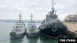 Захваченные украинские корабли в Керчи