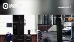 Белорусы извиняются перед памятниками после того, как милиция заставила сделать это подростка Белорусы извиняются перед памятниками после того, как милиция заставила сделать это подростка