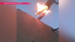В Узбекистане учитель поджег себя, когда бульдозеры приехали сносить его дом В Узбекистане учитель поджег себя, когда бульдозеры приехали сносить его дом