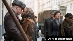 Том Харди и Нуми Рапас в фильме "44"