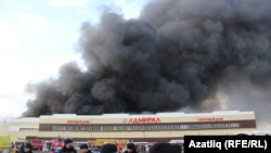 Пожар в торговом центре "Адмирал" в Казани