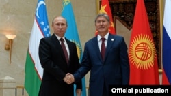 Владимир Путин с президентом Киргизии Алмазбеком Атамбаевым, Бишкек, 13 сентября 2013 года