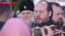 Протест-молебен: Украинская православная церковь вывела верующих под здание Верховной Рады Протест-молебен: Украинская православная церковь вывела верующих под здание Верховной Рады