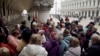 "Можно ввести дополнительные таможенные, санитарные, эпидемиологические барьеры, можно ввести дополнительную нагрузку по доказательству финансовому, отказываться признавать карту "Мир" и еще какие-то другие доказательства средств на банковских счетах"