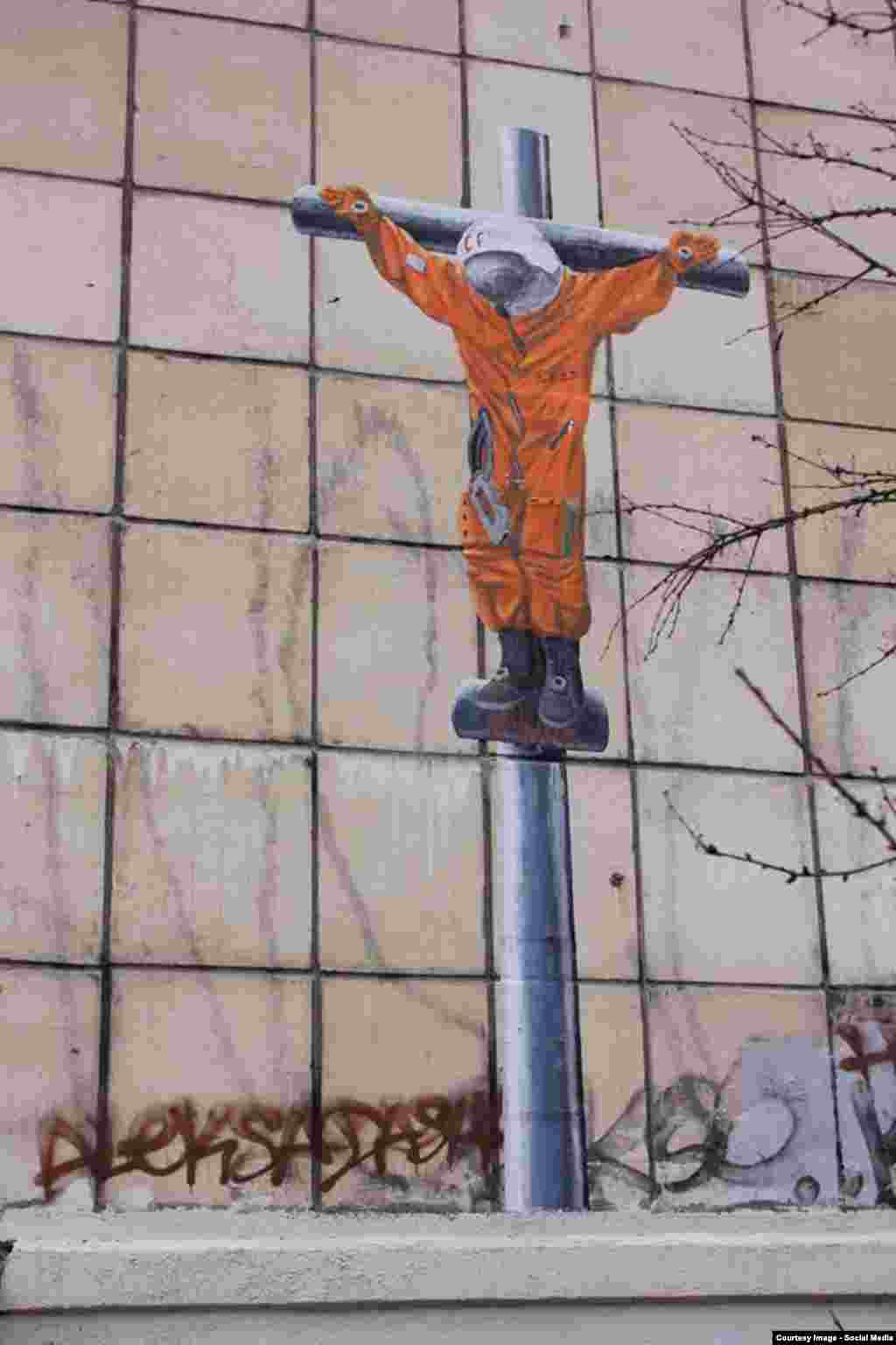 В 2015 году День космонавтики совпал с празднованием Пасхи. Пермский художник Александр Жунев посчитал это совпадение символичным и изобразил Гагарина распятым на кресте. Он объяснил свой поступок тем, что наука и религия долгое время противостояли друг другу, но сейчас наука начала уступать свои позиции в первенстве за влияние на умы населения