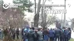 Крымские татары собрались у суда, где рассматривают дело адвоката Курбединова Крымские татары собрались у суда, где рассматривают дело адвоката Курбединова