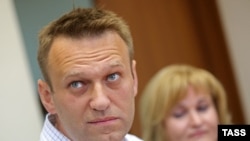 Оппозиционер Алексей Навальный в суде 13 мая 2015 года