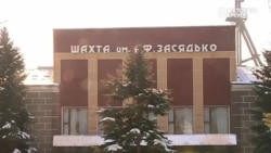 Спасатели эвакуируют горняков на обесточенной донецкой шахте Спасатели эвакуируют горняков на обесточенной донецкой шахте