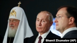 Путин, министр культуры Владимир Мединский и патриарх Кирилл